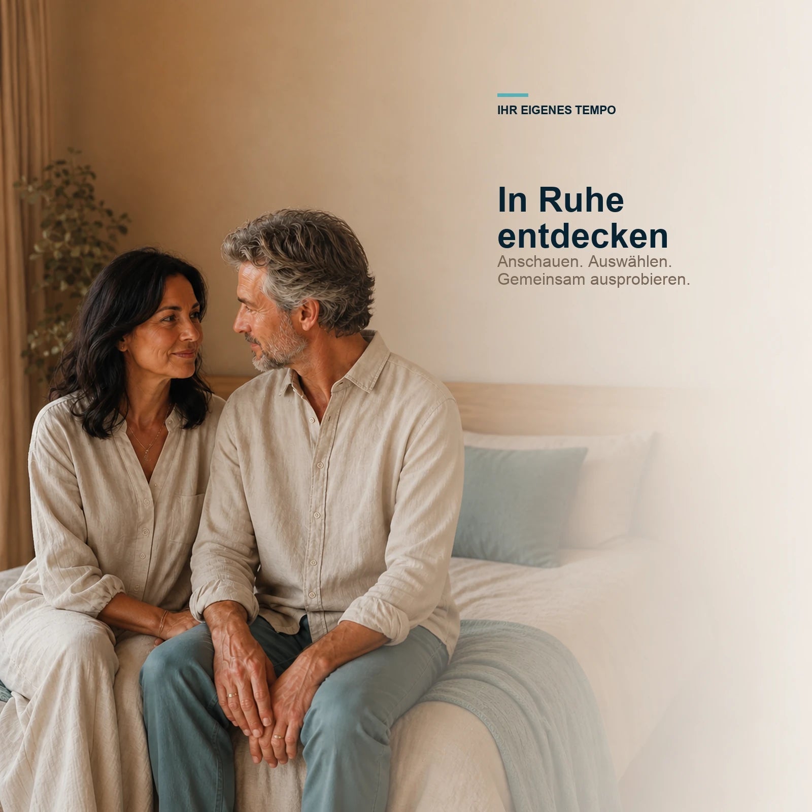 Paar entdeckt achtsame Berührungen in Ruhe und im eigenen Tempo