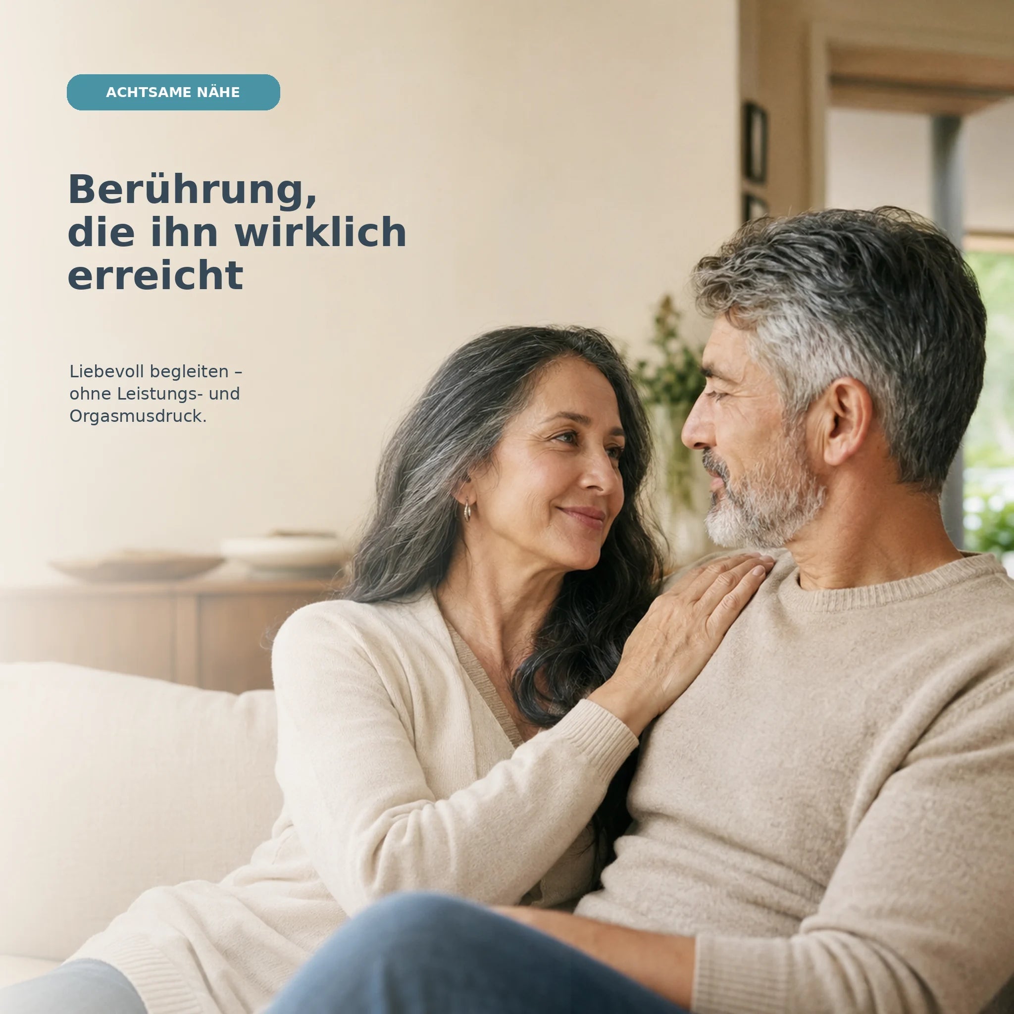 Paar in achtsamer Nähe zur tantrischen Lingammassage