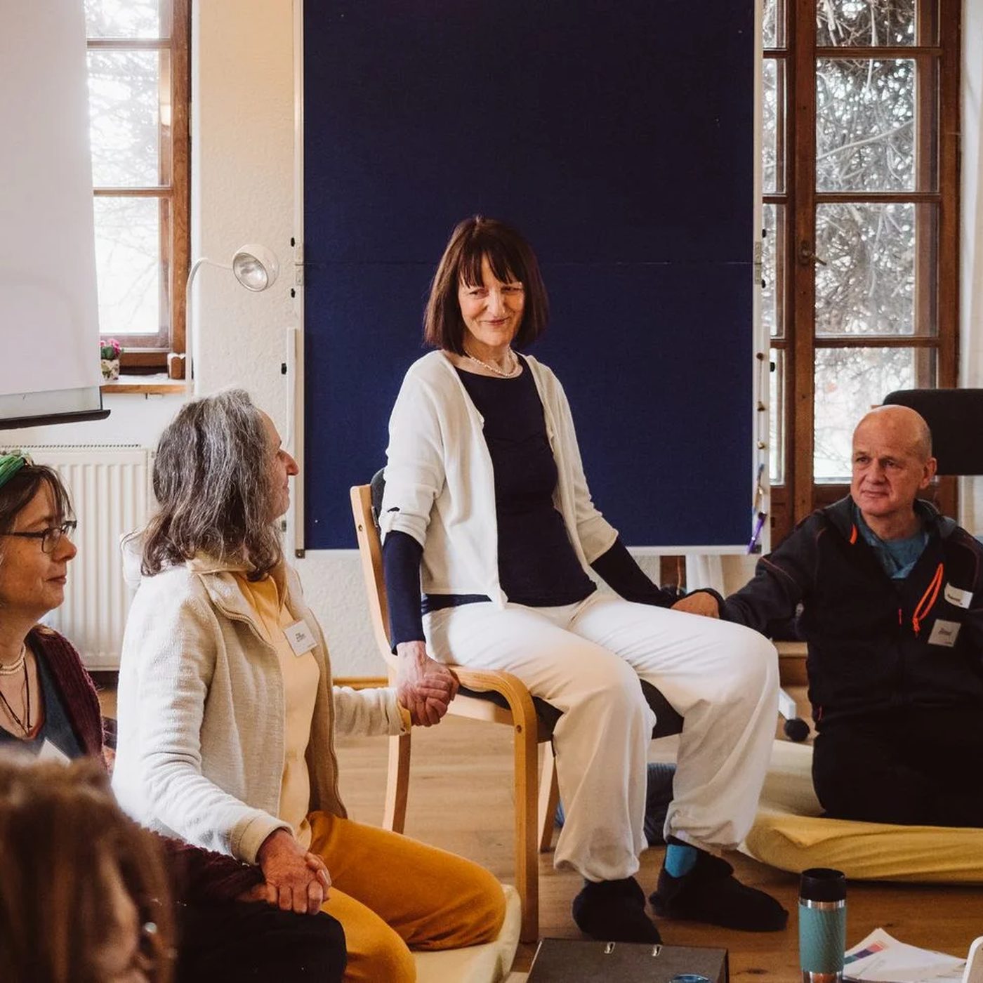 Regina Heckert bei einer BeFree Seminarbesprechung mit ihrem Team