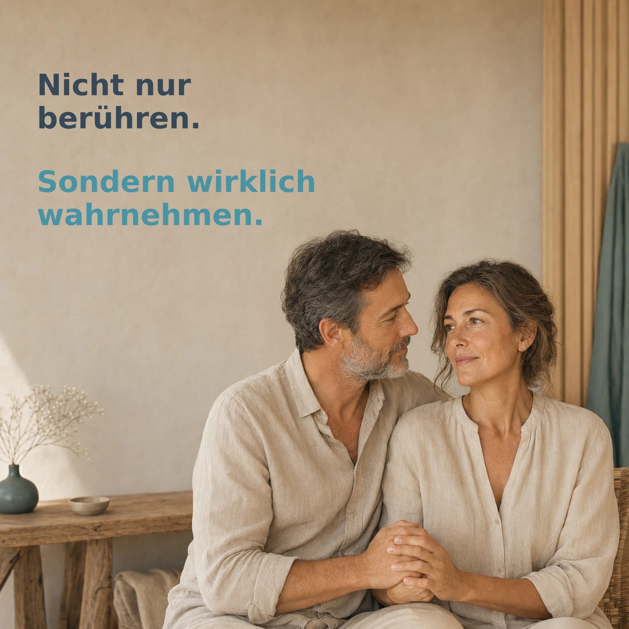 Paar erlebt achtsame Nähe, Vertrauen und liebevolle Verbundenheit