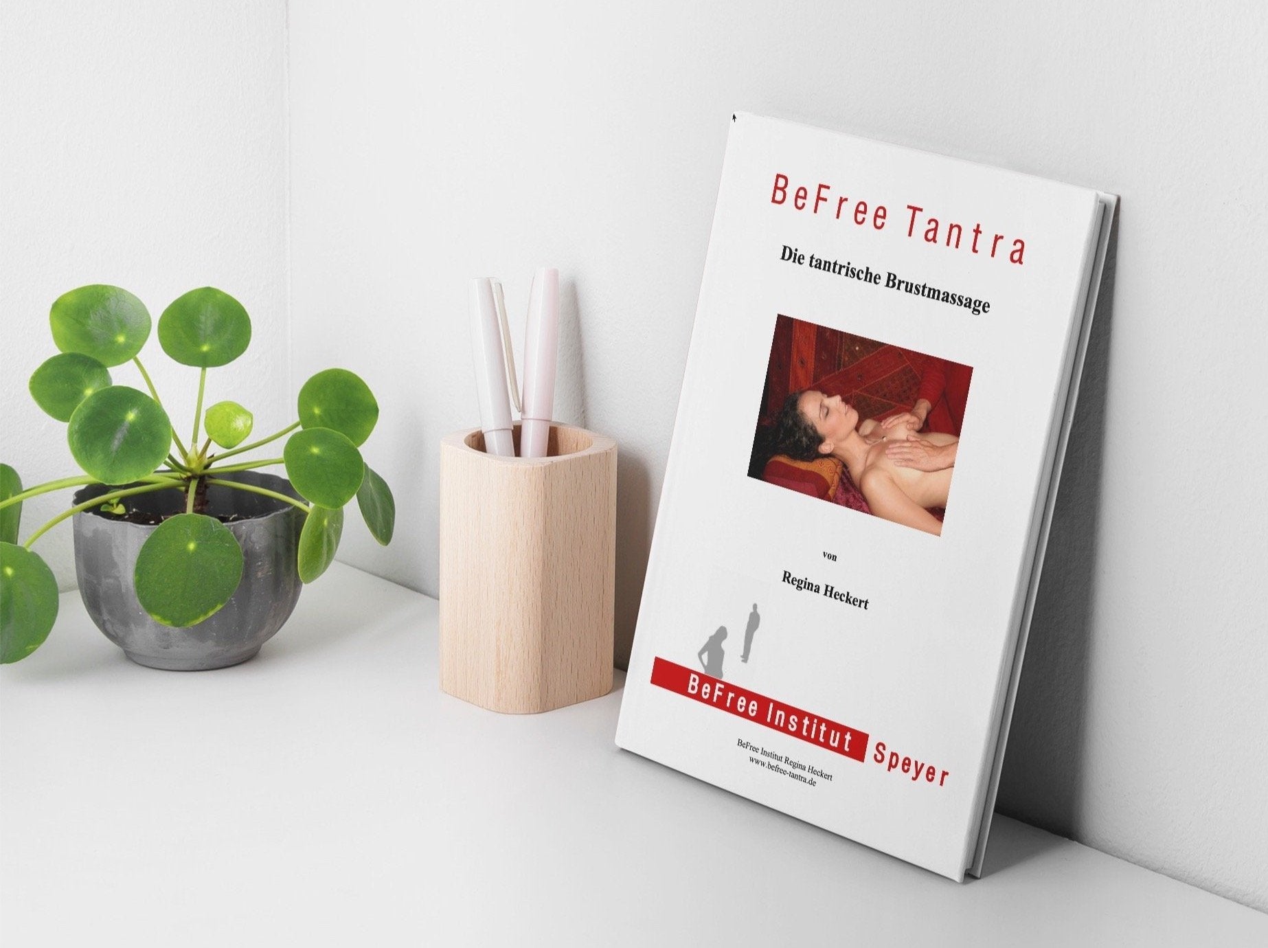 Tantra Shop: Schriftliche Anleitung zur Tantramassage  der weiblichen Brust mit vielen wirkungsvollen Berührungen von Brüsten und Brustwarzen. 